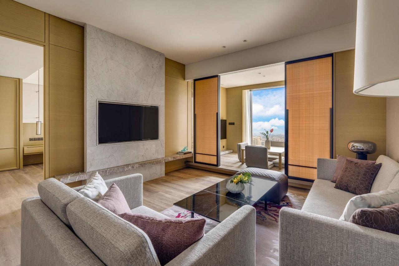 Kaohsiung Marriott Hotel Exterior foto The Living Room of a Suite at The Ritz-Carlton, Osaka