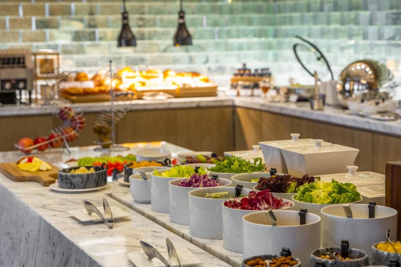 Kaohsiung Marriott Hotel Exterior foto A salad bar