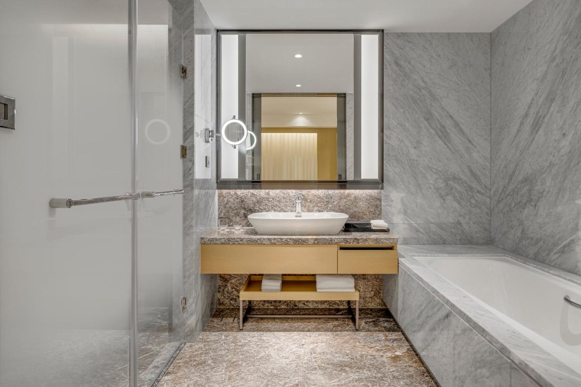 Kaohsiung Marriott Hotel Exterior foto Bathroom